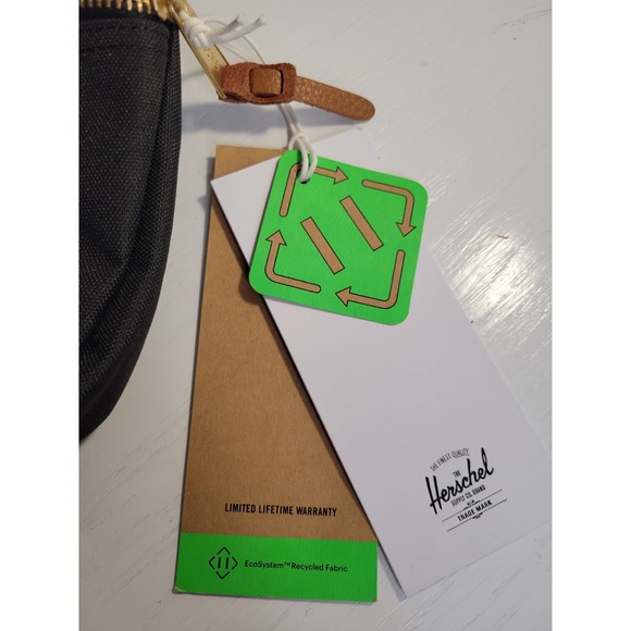 NWT Herschel Supply Hip Pack, Cross Body, Black Waist Hip Pack Zip Pocket Bag - Picture 8 of 9